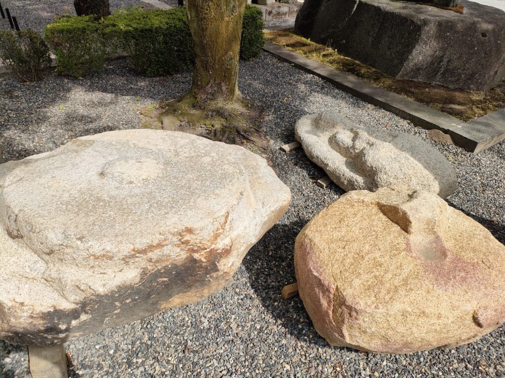 平等院のモデル 法成寺 の遺物か 石造物３点 保存 公開へ 大本山清浄華院 浄土宗 公式サイト