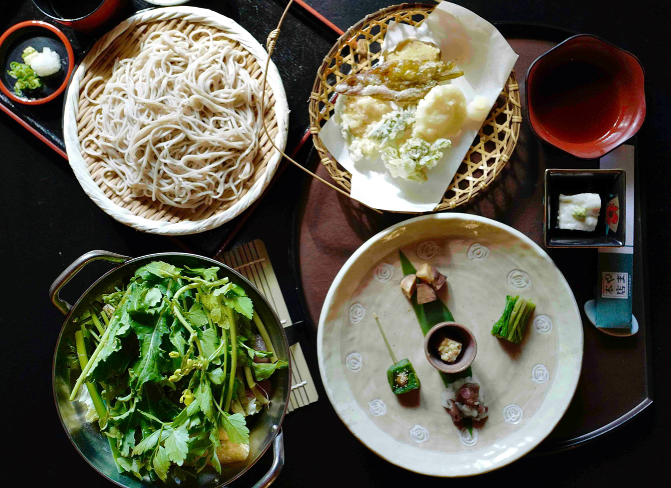 「北信濃山里御膳」（税込2000円～）は季節によって内容が変わる。ひとつひとつの料理から丁寧な仕事が伝わってくる