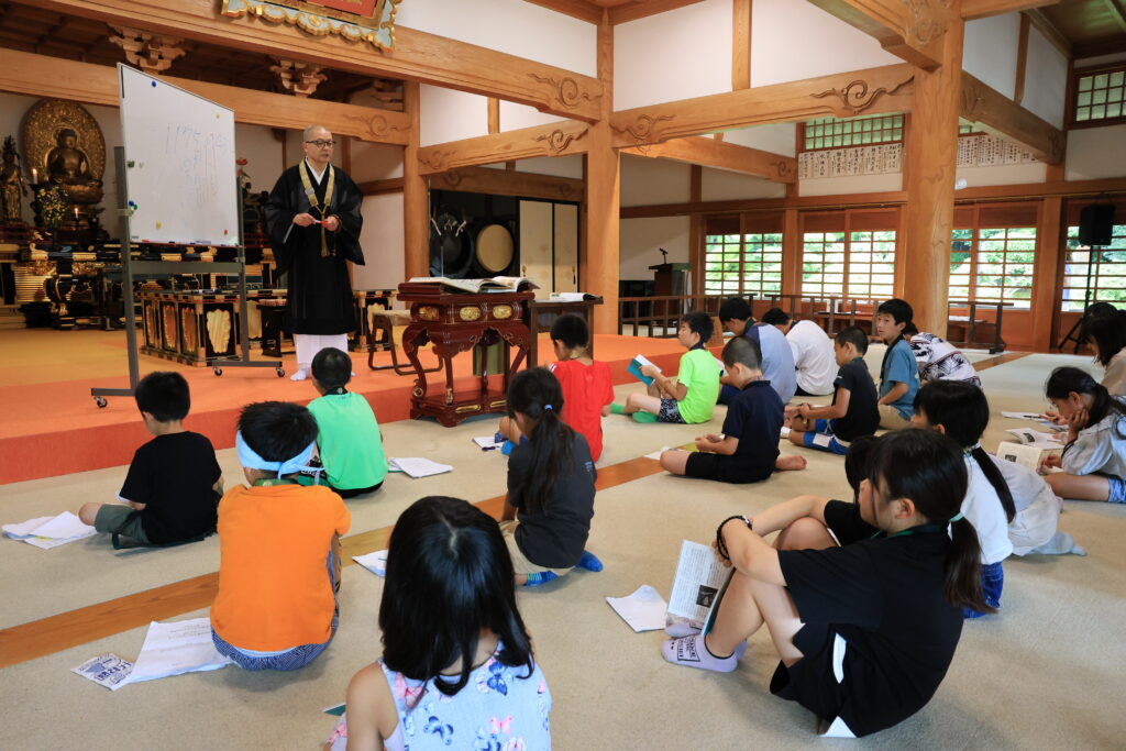 横井教区長による光明寺での講座の様子