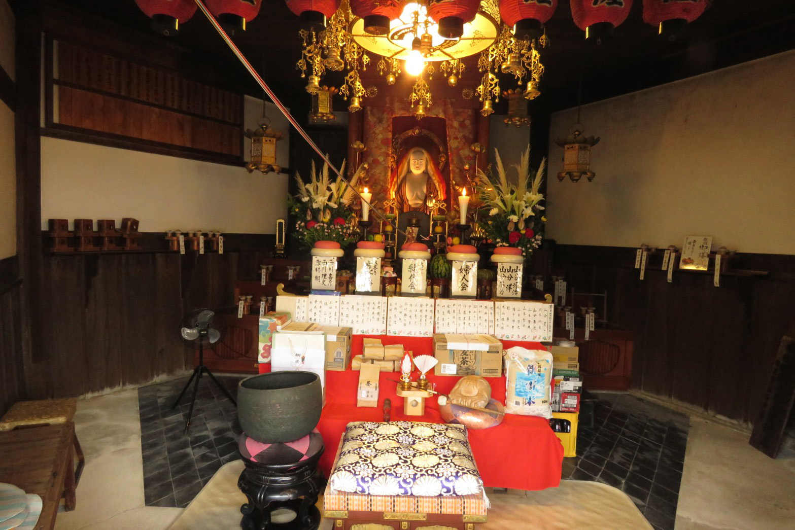六街道の結界で無病息災を祈願 800年続く六地蔵めぐり開催 | 浄土宗